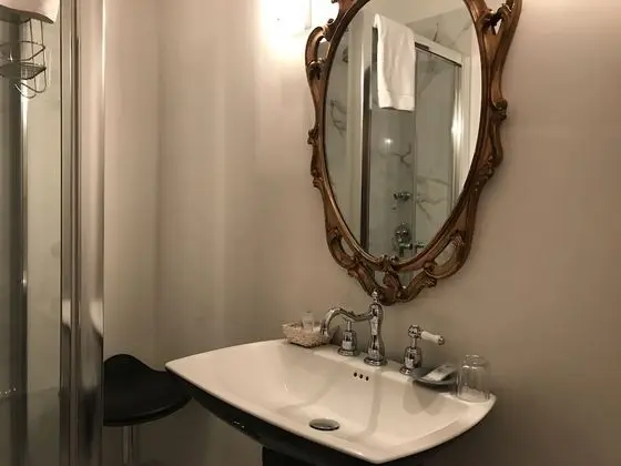 Üç Kişilik Oda