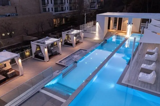 Deluxe Oda (Family, Pool Access for 2)