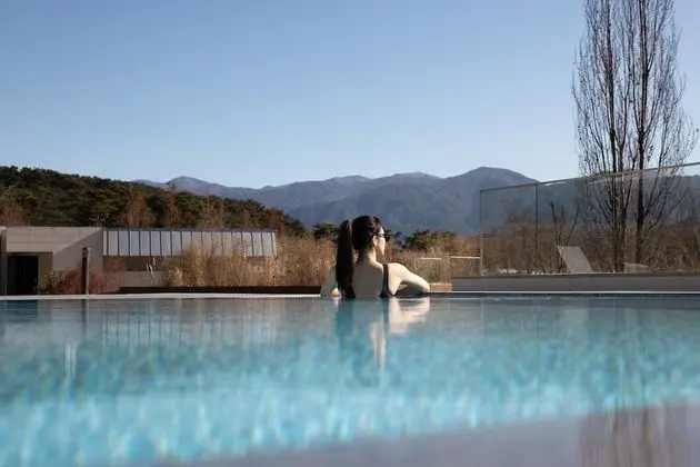 Deluxe Oda (Family, Pool Access for 2)