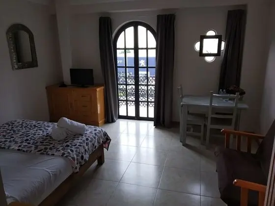 Junior Oda, 2 Büyük (Queen) Boy Yatak, Balkon, Bahçe Manzaralı