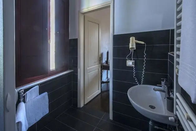 Comfort Room, 2 single beds, double bed NOT available.