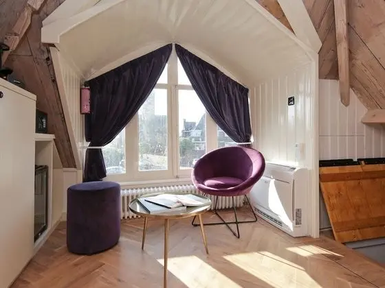 Comfort Tek Büyük Yataklı Oda (Romantic Attic, steep stairs)