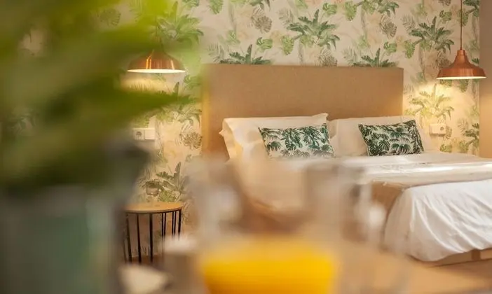 Romantic Stüdyo (Free Bottle of Sparkling Wine)