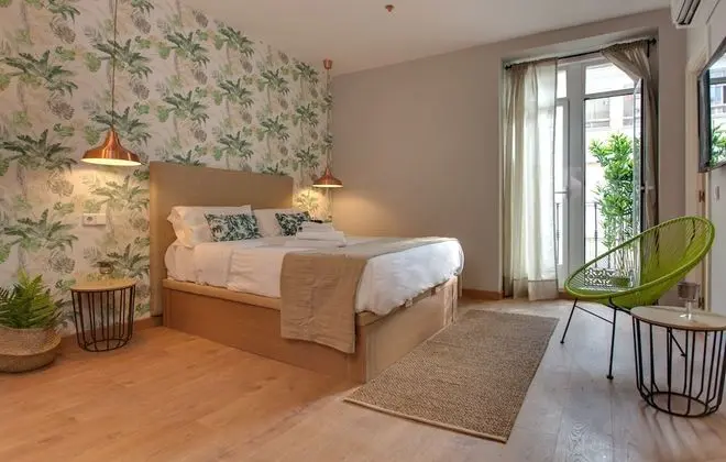 Romantic Stüdyo (Free Bottle of Sparkling Wine)