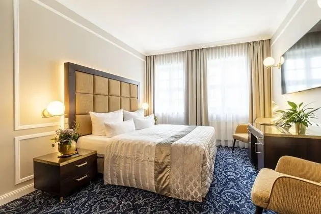 Premium Tek Büyük Yataklı Oda