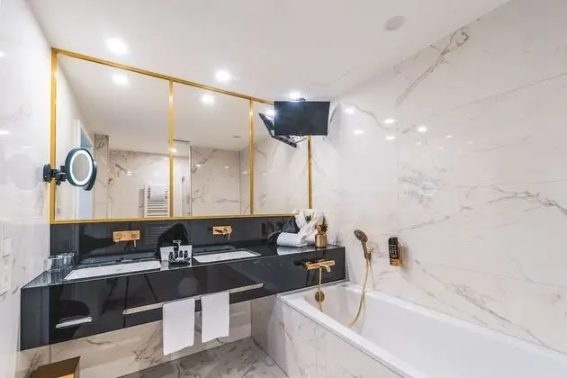 Premium Tek Büyük Yataklı Oda