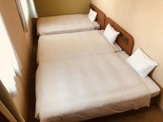 Üç Kişilik Oda, Birden Çok Yatak Odası, Sigara İçilmez