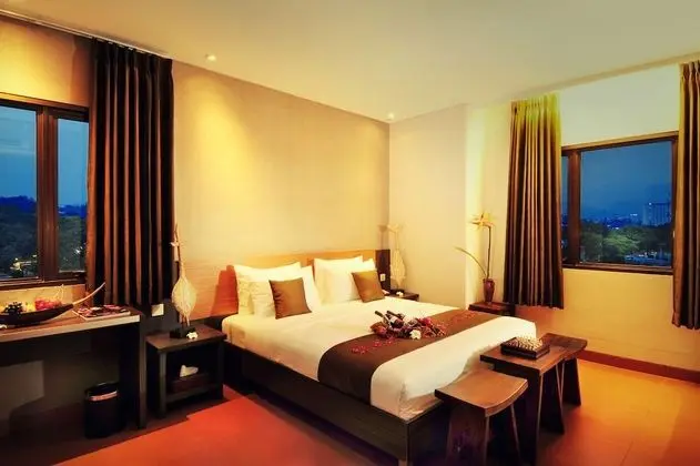 Honeymoon Room