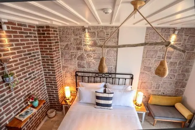 Deluxe Oda Balkonlu, Kısmi Deniz Manzaralı