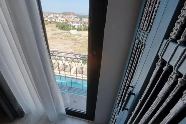 Deluxe Oda Balkonlu, Kısmi Deniz Manzaralı