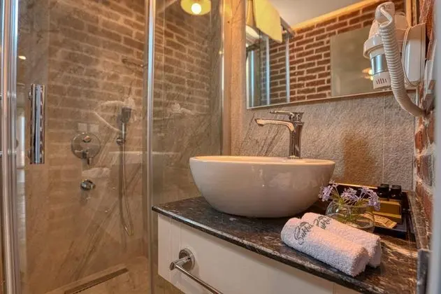 Deluxe Oda Balkonlu, Kısmi Deniz Manzaralı
