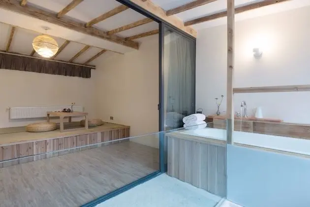 Çatı Katı (Loft), Sıcak Su Havuzu