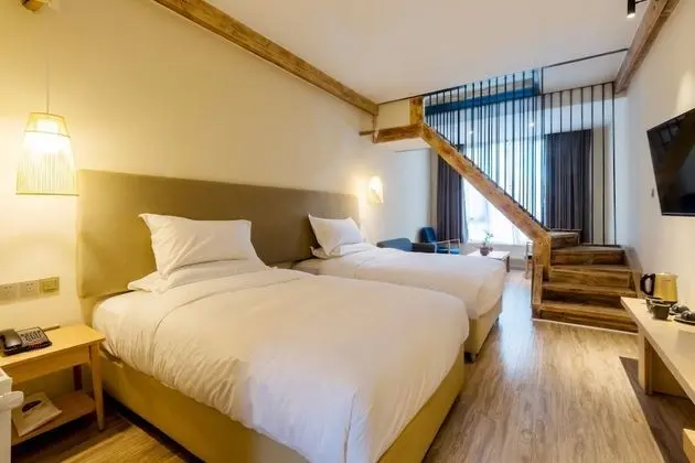 Çatı Katı (Loft), Sıcak Su Havuzu