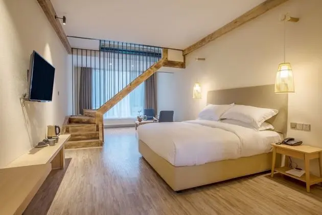 Çatı Katı (Loft), Sıcak Su Havuzu