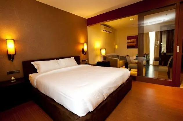 Pietra Suite