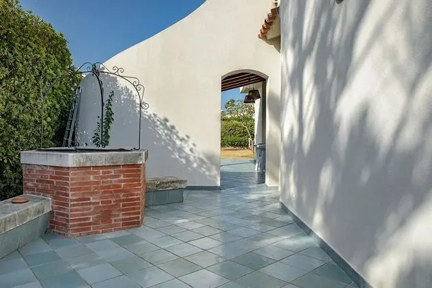Ev