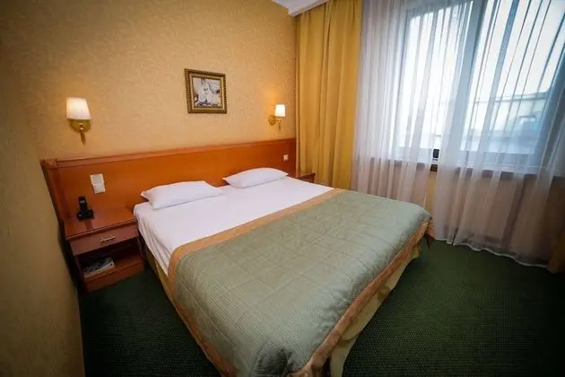 Business Tek Büyük Yataklı Oda