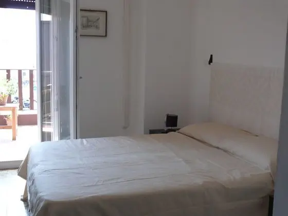 Tek Büyük Yataklı Oda, 1 Büyük (Queen) Boy Yatak, Balkon, Deniz Manzaralı (3)