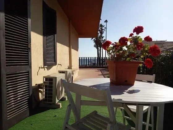 Üç Kişilik Oda, Balkon (1)