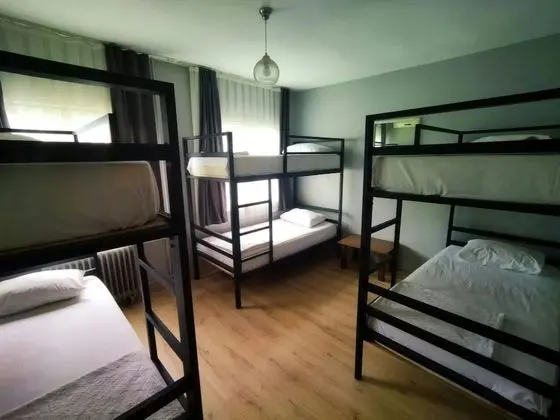 6 Yatakli Ortak Banyolu Karisik Dorm Oda