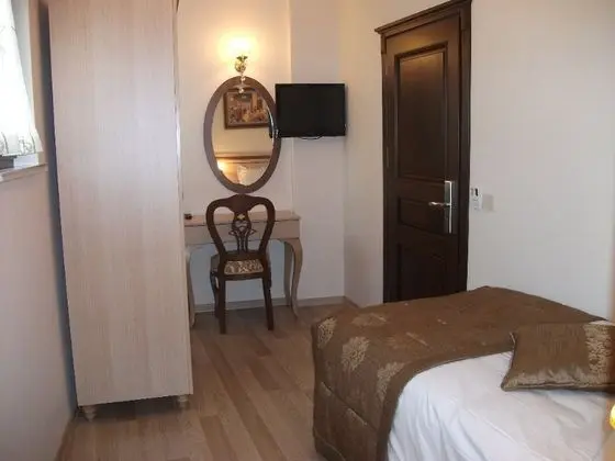 Triple, Şehir Manzaralı