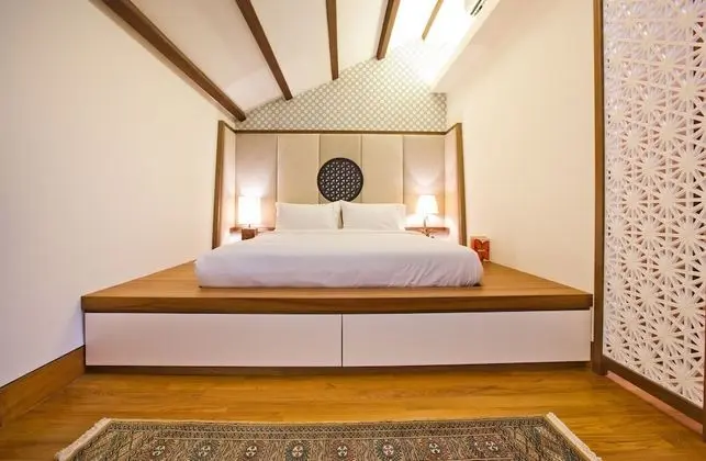 Standard Oda, 1 Büyük (Queen) Boy Yatak, Penceresiz (Attic Room)