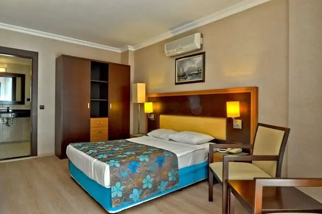 Standard Tek Büyük veya İki Ayrı Yataklı Oda (Land View)