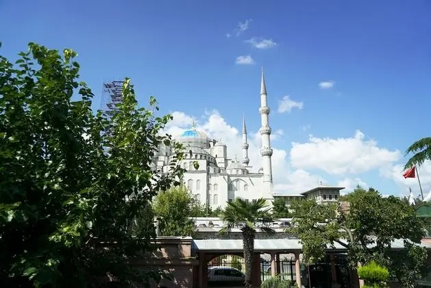 Corner Deluxe with Blue Mosque View