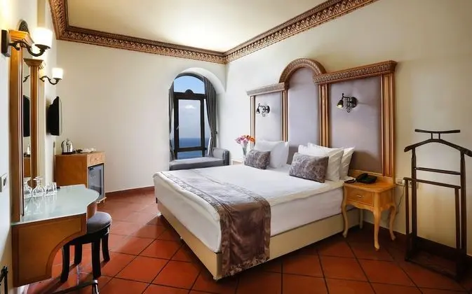 Double or Twin Room with Sea View