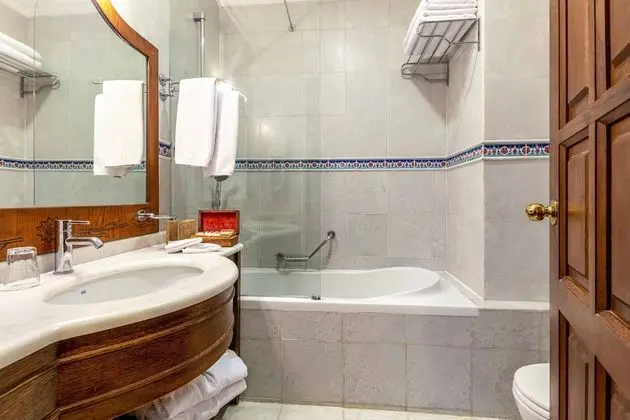 Deluxe Dört Kişilik Oda