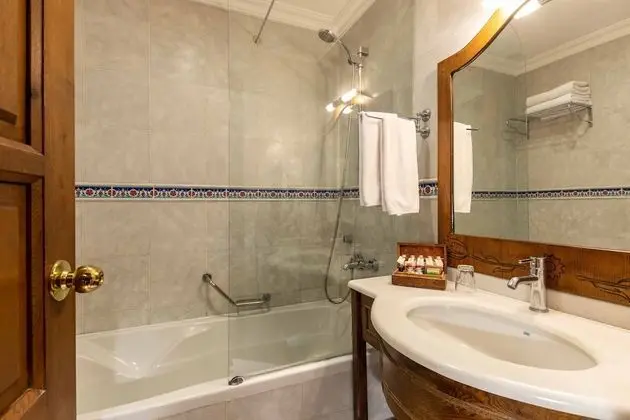 Deluxe Dört Kişilik Oda