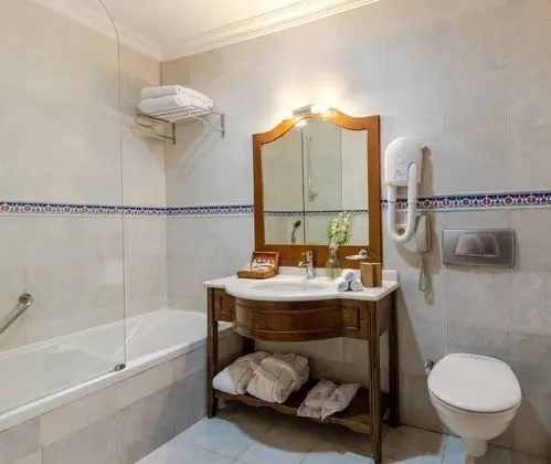 Deluxe Dört Kişilik Oda