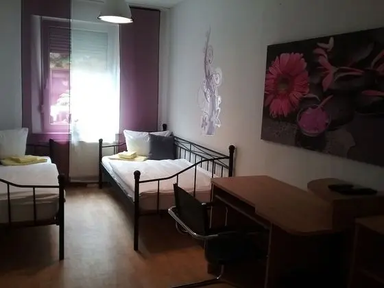 Standard Tek Büyük veya İki Ayrı Yataklı Oda, Ortak Banyo (Zweibettzimmer)