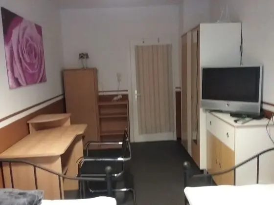 Standard Tek Büyük veya İki Ayrı Yataklı Oda, Ortak Banyo (Zweibettzimmer)