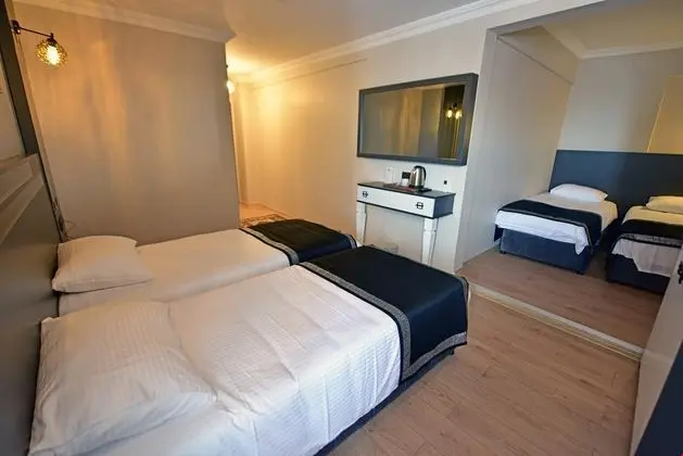 3 kişi