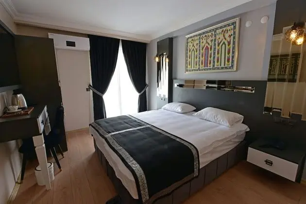 Üç Kişilik Oda