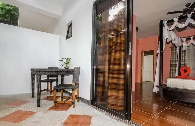 Deluxe Tek Büyük Yataklı Oda, Bahçeli