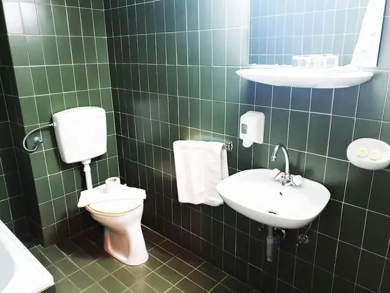 İki Ayrı Yataklı Oda, Bahçe Manzaralı