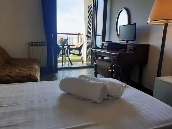 Tek Büyük veya İki Ayrı Yataklı Oda, Deniz Manzaralı