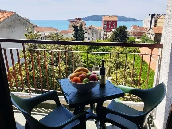 Tek Büyük veya İki Ayrı Yataklı Oda, Deniz Manzaralı