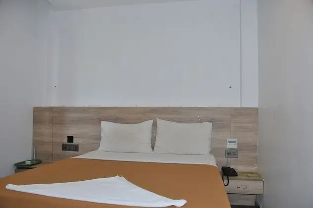 Premium Tek Büyük Yataklı Oda