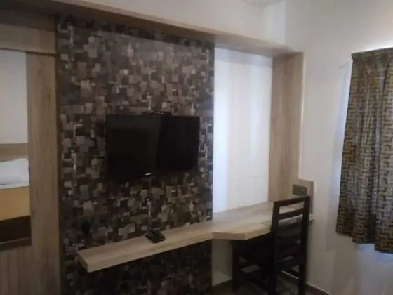Premium Tek Büyük Yataklı Oda