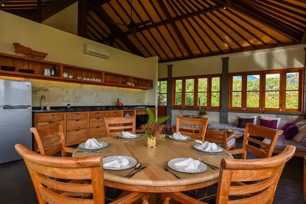 Villa (Gajah)