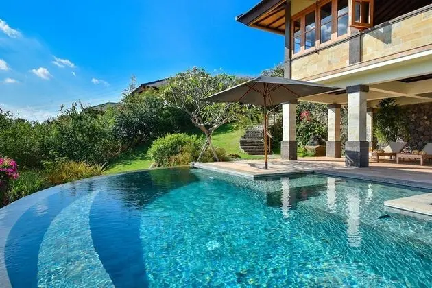 Villa (Julielele)