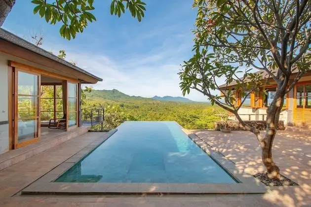 Villa (Naga)