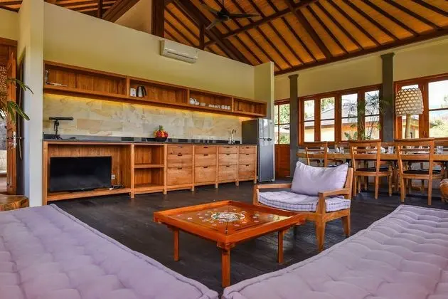 Villa (Naga)
