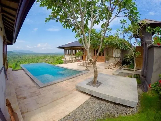 Villa (Naga)