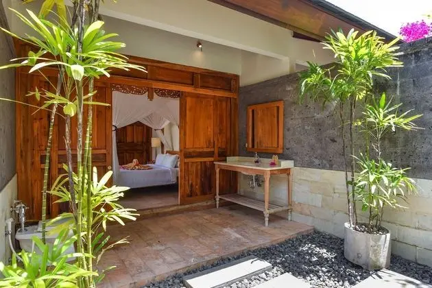 Villa (Naga)