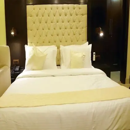Luxury Oda