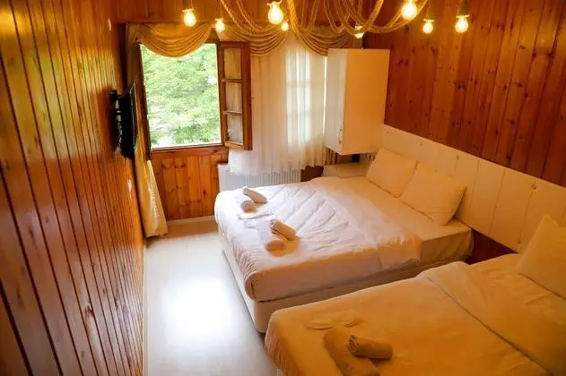 Standart Üç Kişilik Oda, Bahçe Manzaralı